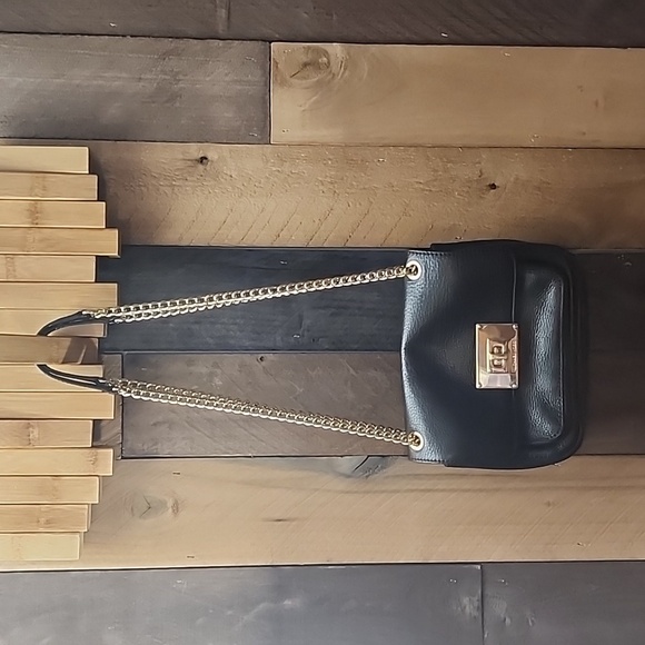 Michael Kors Black bag with chain strap. - Picture 13 of 13